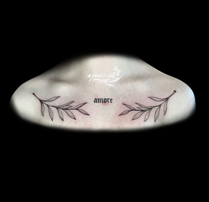 Tattoo von Luca: Schriftzug „amore" mit Zweigen