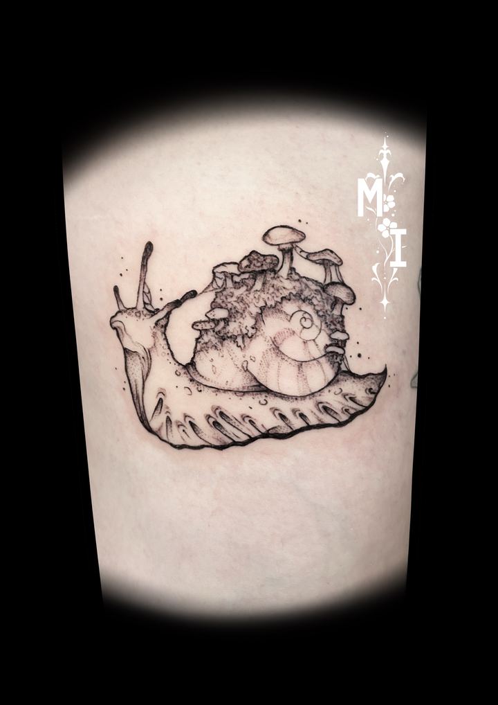 Tattoo von Luca: Schnecke mit Pilzen